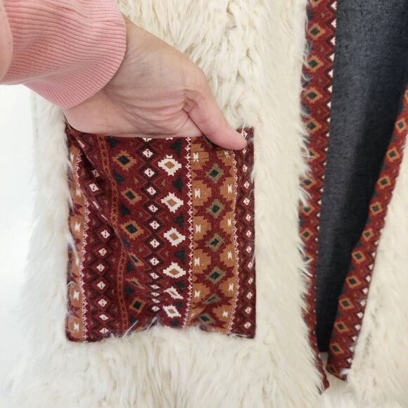 Boho Faux Fur Vest Tribal Pockets Soft Cozycore Hippie Western Rodeo Cowgirl S - Picture 4 of 11